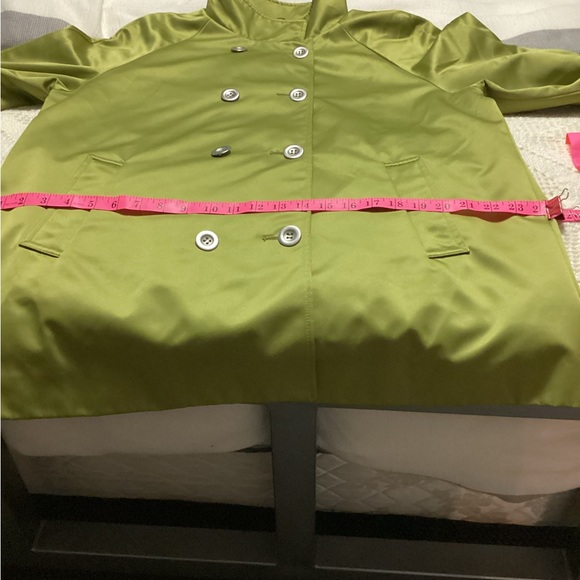 Preloved Guillaume  coat in a beautiful chartreuse green. - Picture 6 of 11